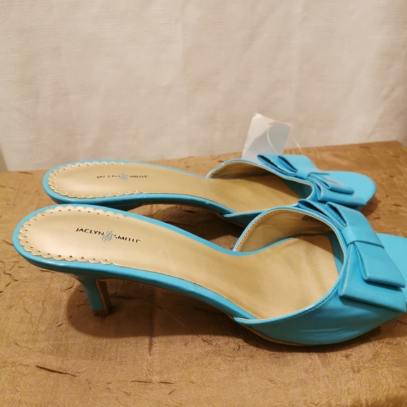 Low Heel Blue Shoes - Picture 2 of 3